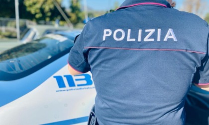 Padova, poliziotti accerchiati e aggrediti durante un controllo in un bar