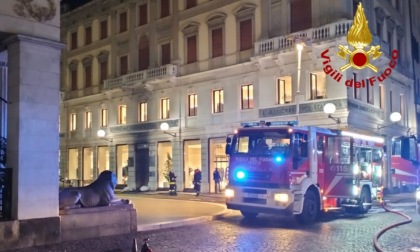 A fuoco il magazzino del mega store Zara: evacuati i residenti del palazzo