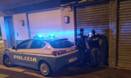 Poliziotti aggrediti e minacciati dai clienti fuori da un bar, locale chiuso per 45 giorni