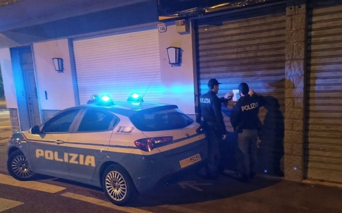 Poliziotti aggrediti e minacciati dai clienti fuori da un bar, locale chiuso per 45 giorni