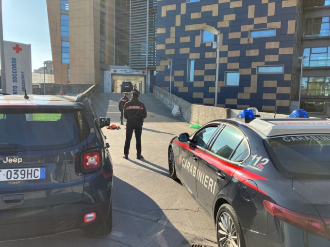 Carabiniere accoltellato al Pronto Soccorso di Cittadella, i sanitari: “Servono spray al peperoncino o taser”