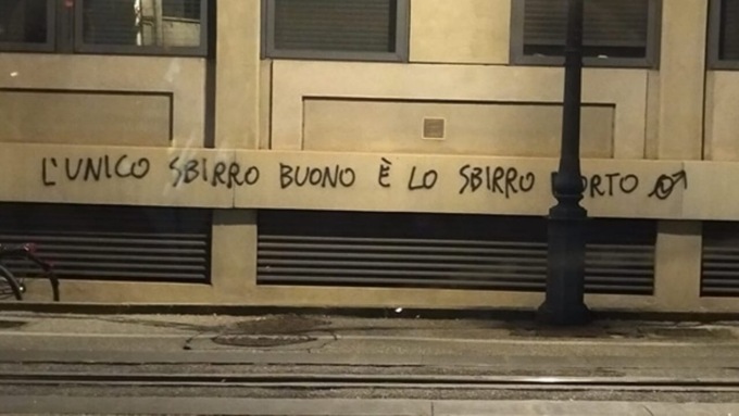 Scritte shock contro la Polizia, perquisite le case di tre giovani attiviste del Collettivo Squeert