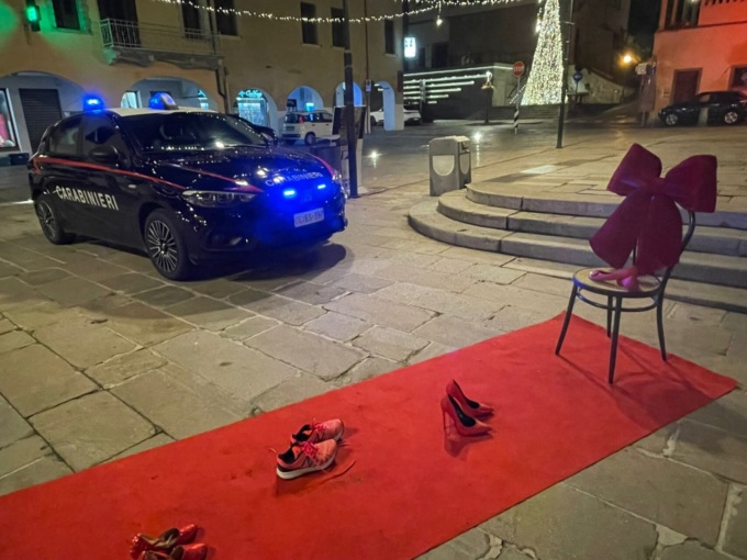 “E’ stata lei ad aggredirmi”, ma i lividi sono sul viso della sua compagna: 34enne salvata da tre anni di violenze