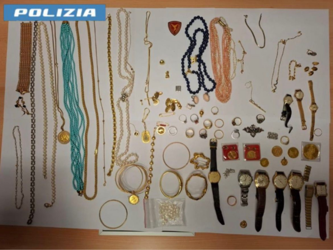 300mila euro in oro e gioielli rubati a una coppia di anziani, la spregevole truffa è sempre quella del finto carabiniere