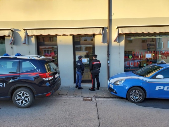 Pusher usavano la sala-slot di fiducia come base per nascondere e vendere cocaina, locale sospeso per 30 giorni