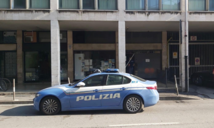 Paura in centro a Padova: due aggressioni con coltello nella zona rossa, un agente ferito