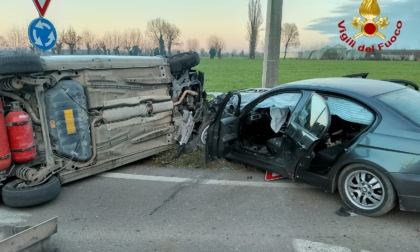 Bmw e Opel si scontrano a San Pietro in Gu', feriti madre e figlio