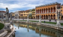 Gazebo di CasaPound attaccato dagli attivisti del centro sociale Pedro in Prato della Valle