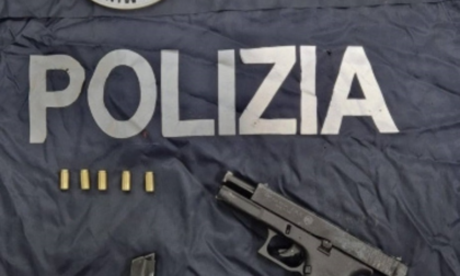 Piazza De Gasperi centro di crimini, fermato pusher 36enne e trovata... una pistola in una buca