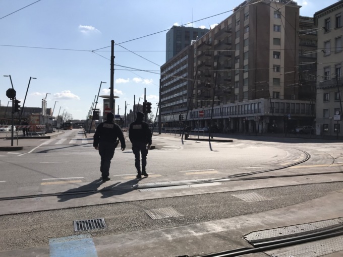 Droga all’Arcella, 64enne scoperto a comprare marijuana da un pusher