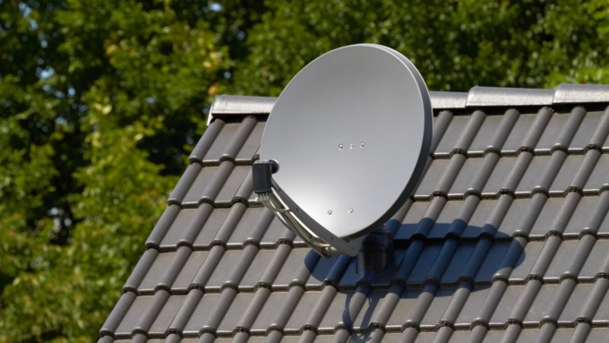 TV satellitare: il legame invisibile che unisce le aree remote alle città