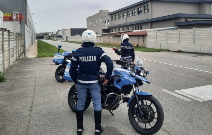 Insulta la Polizia durante un raduno non autorizzato di bikers: foglio di via confermato