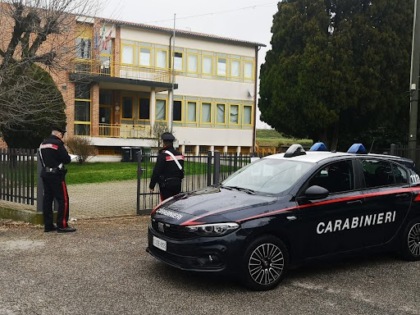 Vandalizzata la scuola media di Bovolenta, denunciati cinque studenti