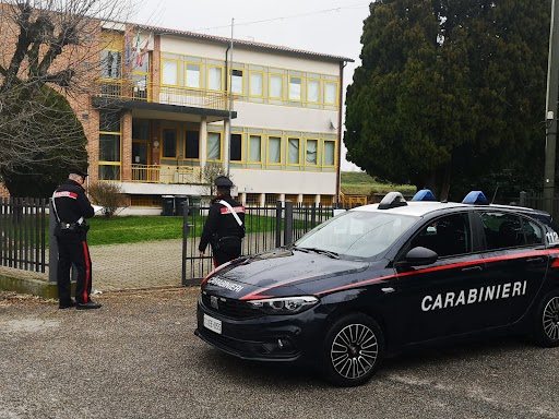 Vandalizzata la scuola media di Bovolenta, denunciati cinque studenti