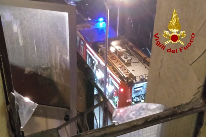 Vigili del fuoco locali e volontari da Borgoricco, per la cucina andata a fuoco