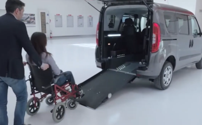 “Progetti del Cuore” a fianco di Anffas Vigonza col Doblò attrezzato per il trasporto di persone con disabilità