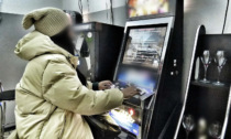 Minorenne sorpreso alle slot: sanzioni pesanti per il proprietario del bar