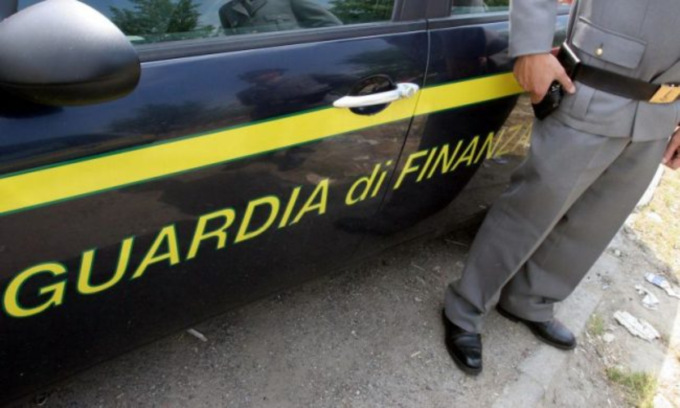 False fatturazioni e indebite compensazioni di Iva fruttano sette denunce e sequestri per 4,8 milioni