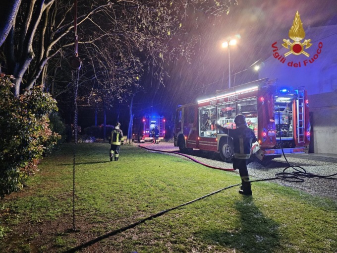 Ricovero attrezzi agricoli va a fuoco nella notte a Cittadella, proprietari allertati dall’abbaiare dei cani
