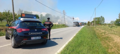 Bus carico di studenti si incedia strada facendo ma i soccorsi tempestivi evitano complicazioni