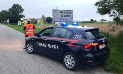 Allontanato per gelosia e abuso di alcol, 47enne si presenta ancora davanti alla casa dove vive la famiglia