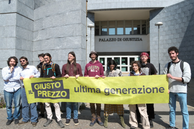 Assolti i dodici attivisti ambientali di Ultima Generazione accusati di associazione a delinquere