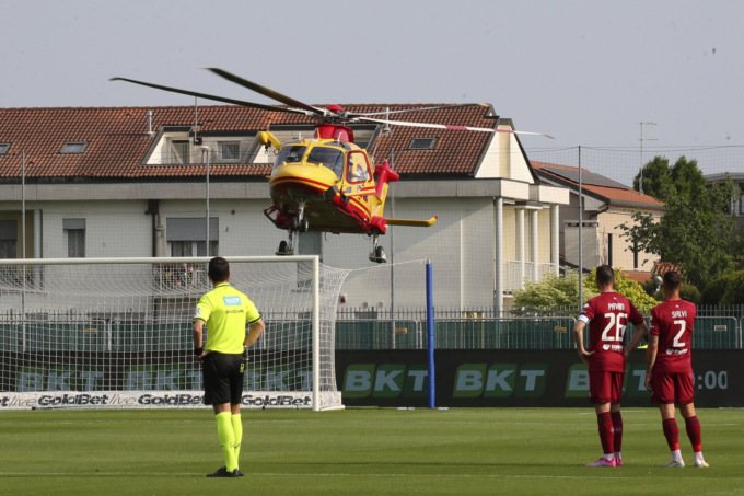 Malore per due tifosi allo stadio Tombolato, 60enne salvato col massaggio cardiaco
