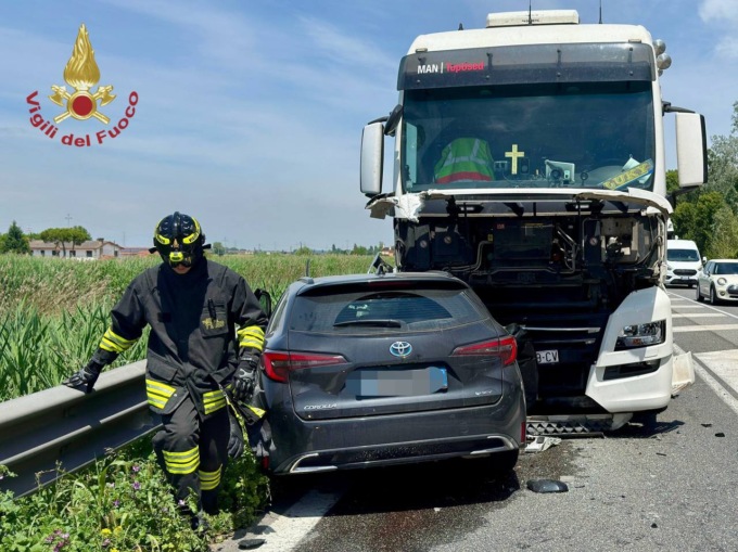 Sulla Strada Statale Romea incidente frontale con un ferito
