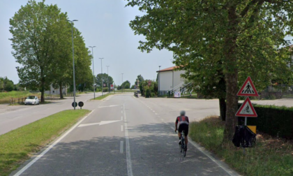 Ciclista investito mentre pedalava con gli amici, Franco Ferrarese muore a 67 anni