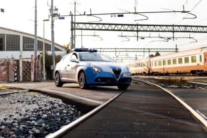 Maxi rissa tra immigrati sotto il porticato della stazione