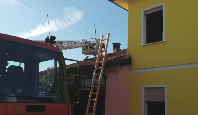 Incendio a Merlara: Vigili del Fuoco domano le fiamme in un’abitazione