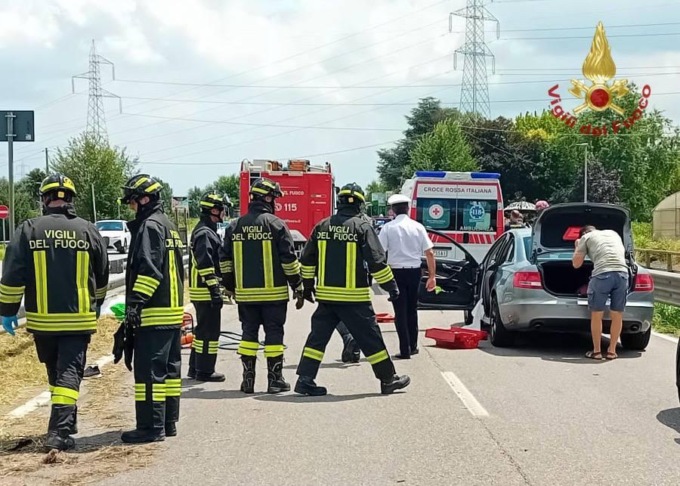 Morto motociclista che si scontra con un’auto lungo la strada dei Vivai