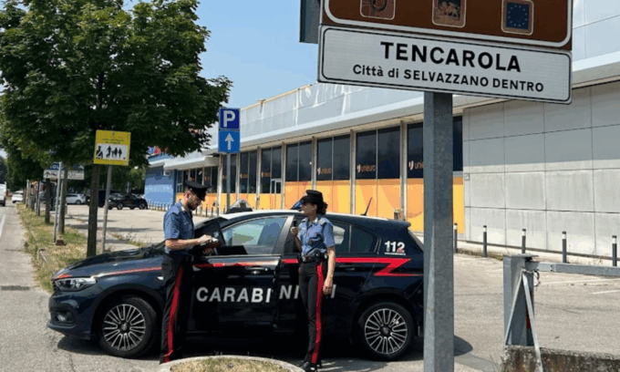 Perseguita l’ex moglie dopo la scarcerazione: 62enne finisce con il braccialetto elettronico