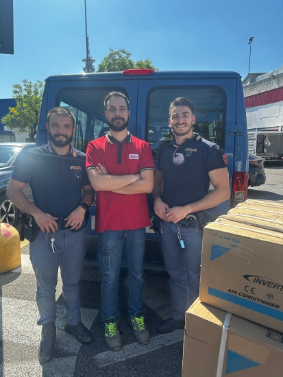 Aggredisce la fidanzata, le ruba l’auto e lo beccano che ci dorme dentro. Ma anche lei non era uno stinco di santa…