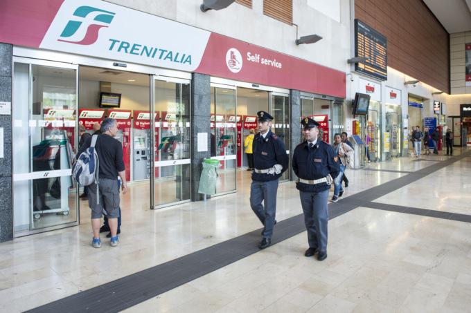 Aggressione a due agenti Polfer, denunciato 33enne