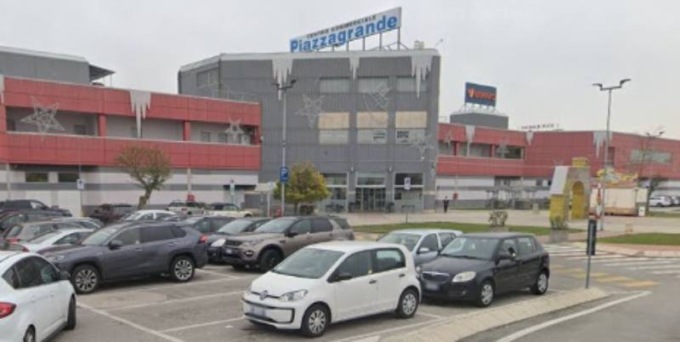 Furto aggravato al centro commerciale “PiazzaGrande”