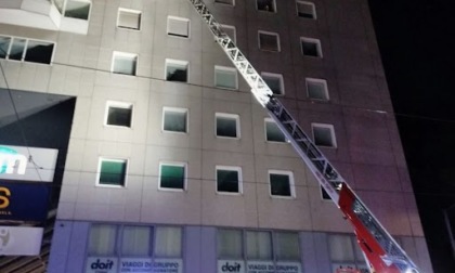 Complicato soccorso ad un residente al settimo piano