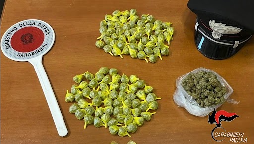 Pusher 30enne arrestato con 109 dosi di marijuana