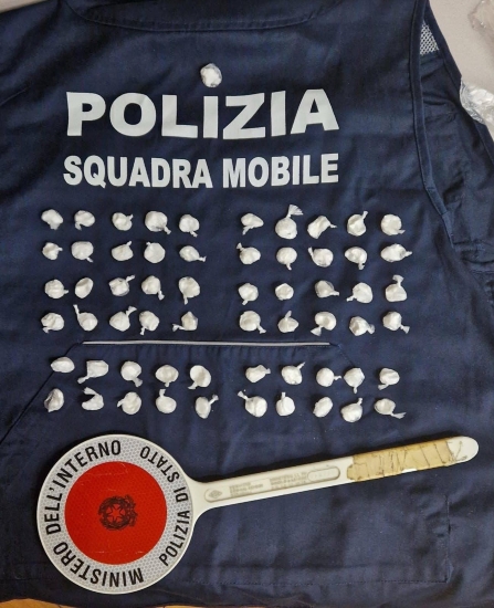 Offre la droga ai Poliziotti in borghese in servizio alla stazione di Vigodarzere: mossa poco astuta