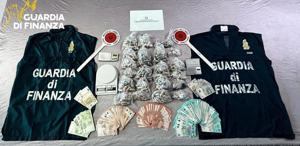 Insolito via vai in un appartamento all’Arcella, arrestato pusher: trovato con 3 kg di eroina e 300 grammi di cocaina