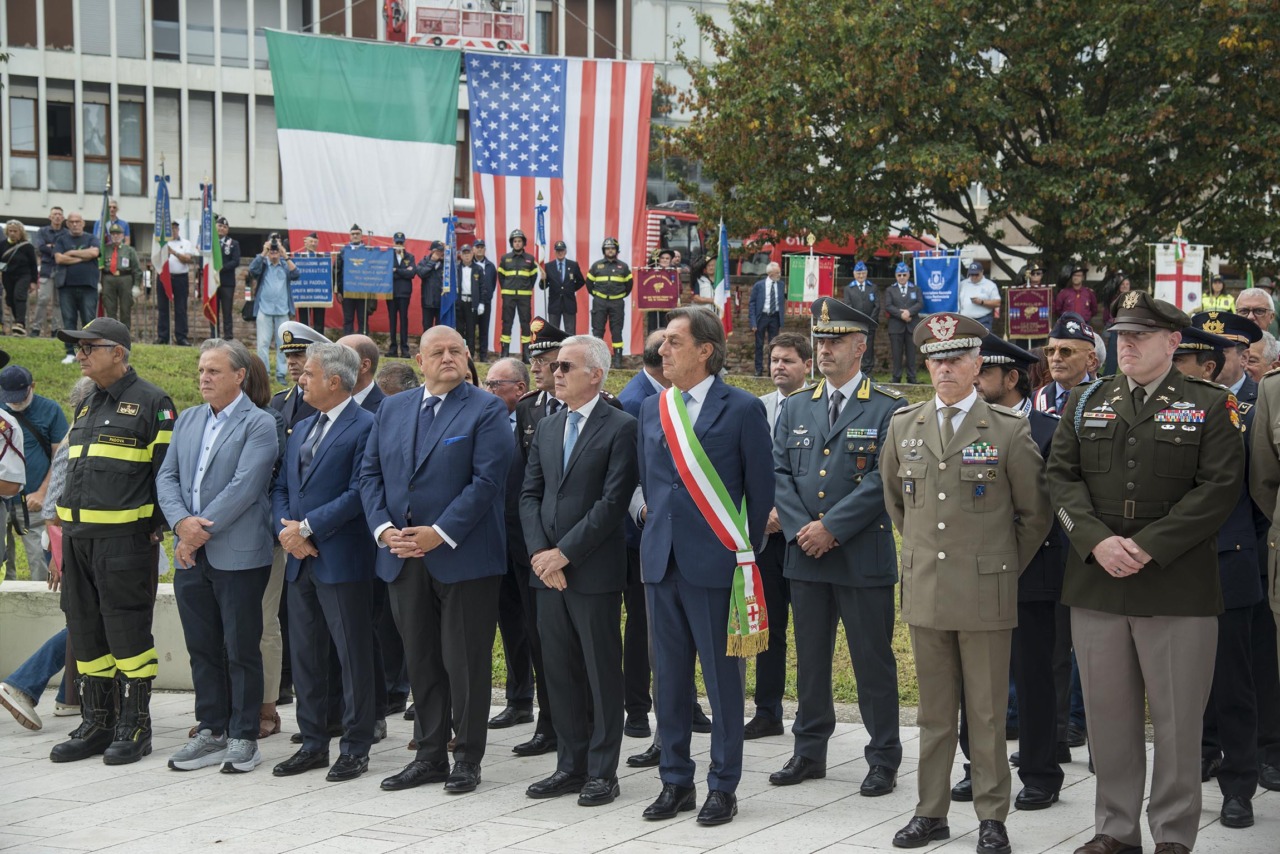 Padova commemora le vittime delle Torri Gemelle davanti al monumento “Memoria e Luce”