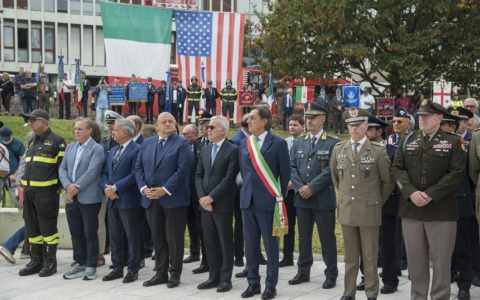 Padova commemora le vittime delle Torri Gemelle davanti al monumento “Memoria e Luce”