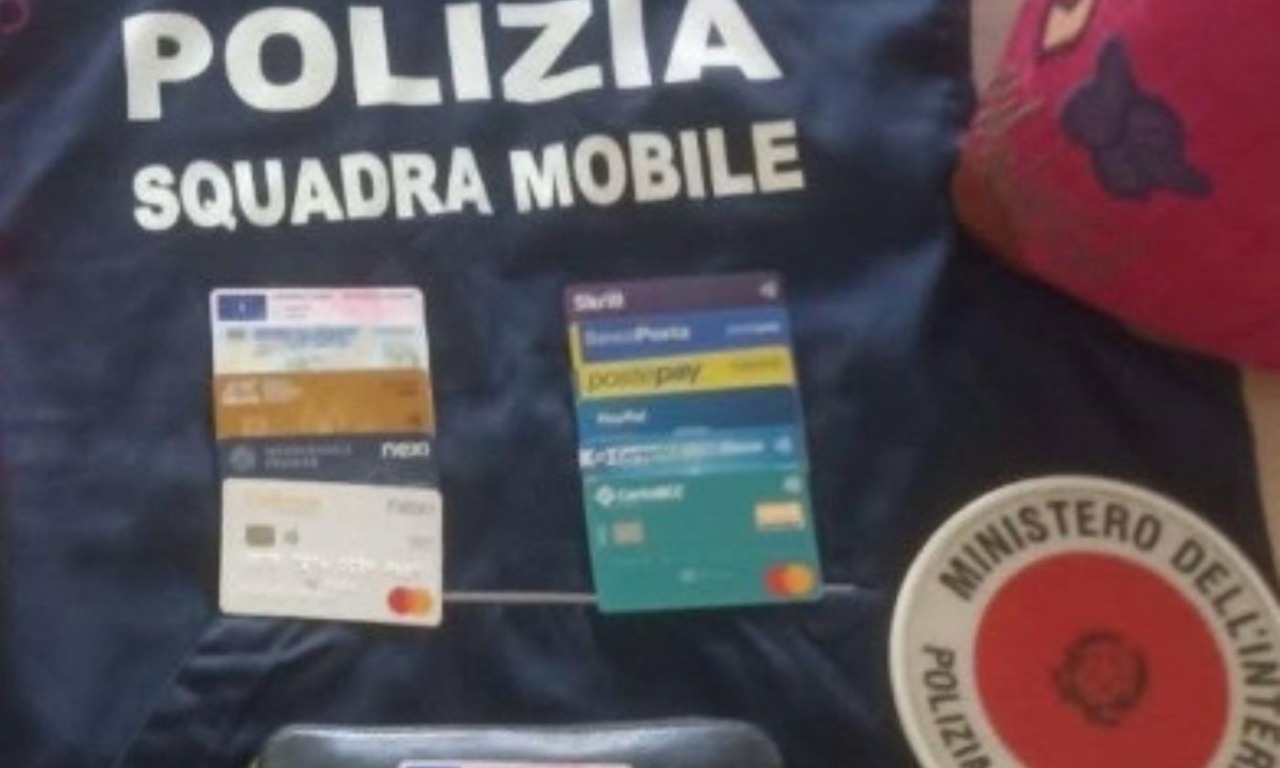 Ladro seriale entrava di notte nelle case, rubava le carte di credito e poi le usava nelle tabaccherie