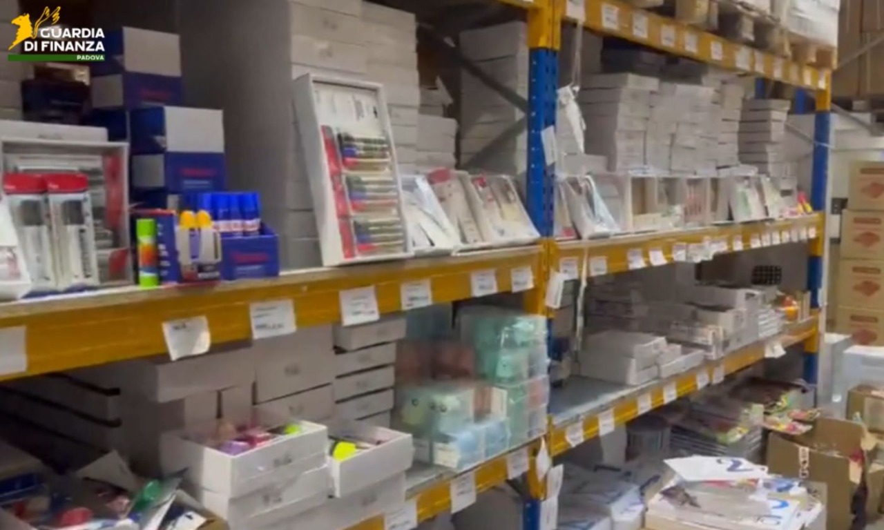 Penne, matite e evidenziatori non sicuri: sequestrati 156mila prodotti di cancelleria in due grossisti di Padova