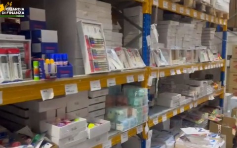 Penne, matite e evidenziatori non sicuri: sequestrati 156mila prodotti di cancelleria in due grossisti di Padova