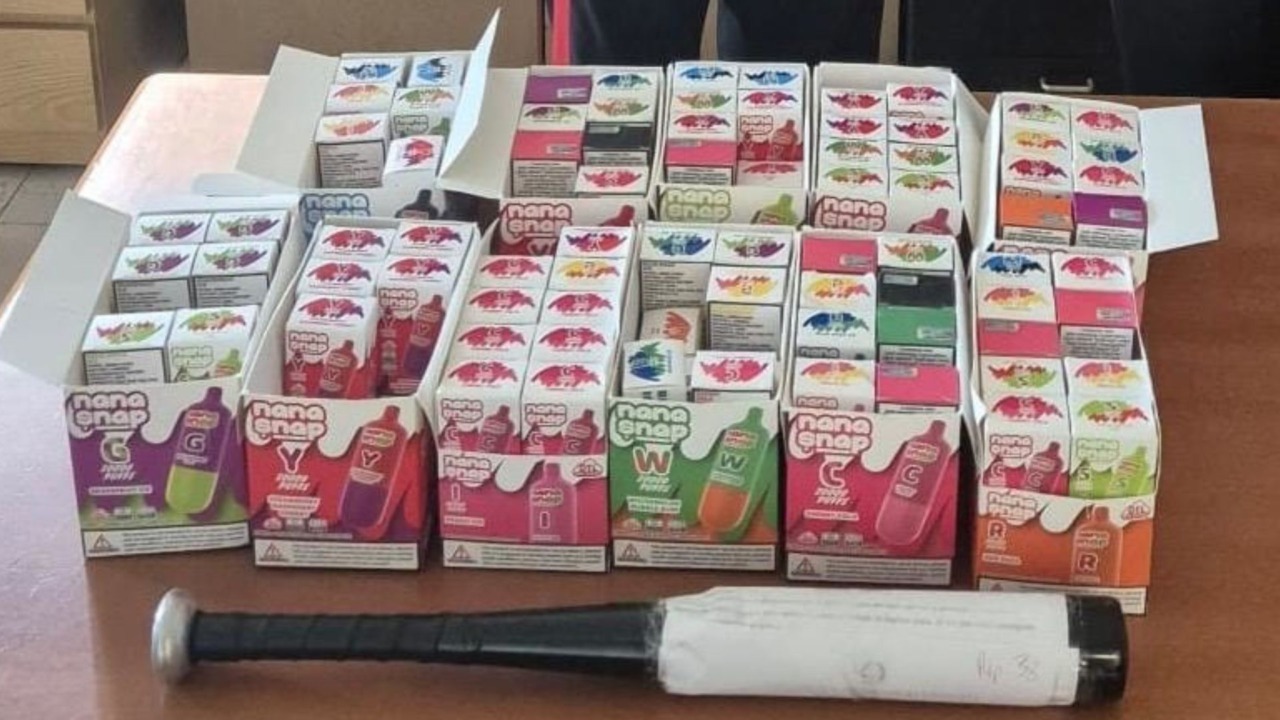 Fermato 57enne per maltrattamenti in famiglia e due arresti per porto abusivo di sigarette elettroniche irregolari