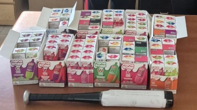 Fermato 57enne per maltrattamenti in famiglia e due arresti per porto abusivo di sigarette elettroniche irregolari