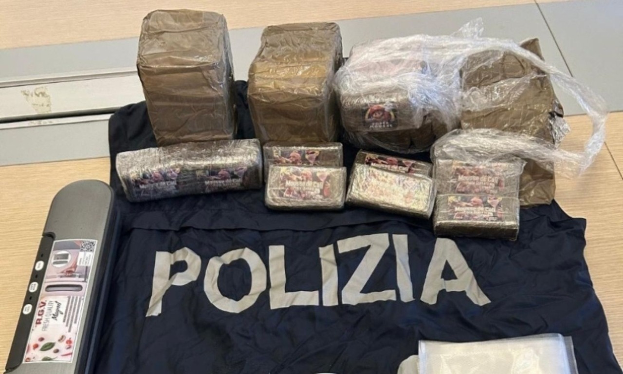 Maxi sequestro di droga all’Arcella, 40enne nascondeva cinque chili di hashish sotto al letto