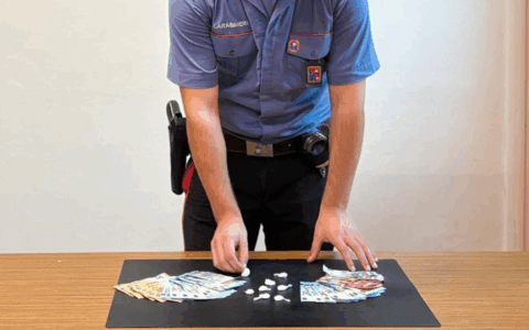 Trovato con sette grammi di cocaina e 790 euro: 22enne denunciato per spaccio