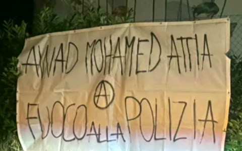 Perquisizioni in casa di tre anarchici dopo le scritte “Alfredo Libero” e gli striscioni contro procure e polizia